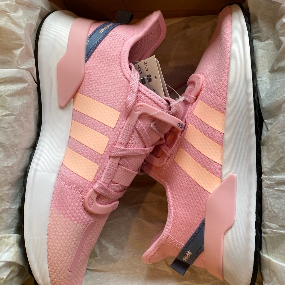 BRAND NEW- path run shoes!